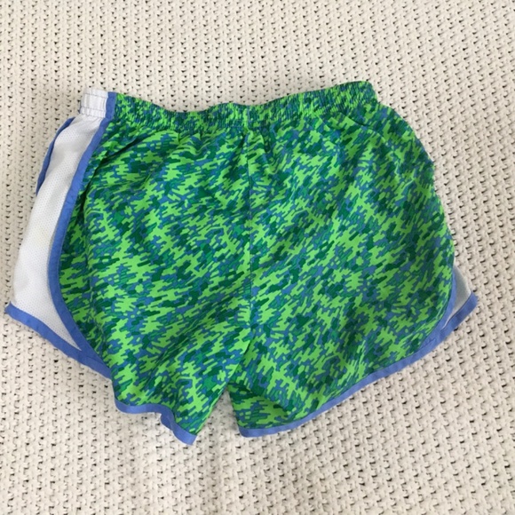 NIKE DRYFIT RUNNING SHORTS WITH PANTY LINING GIRLS SIZE LARGE - Picture 4 of 6